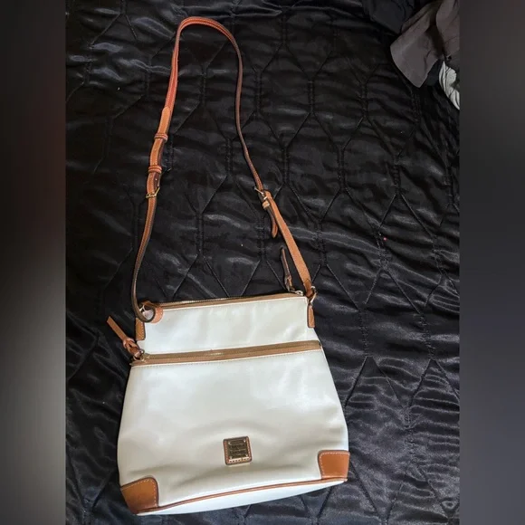 Preloved Dooney & Bourke Tan and Cream Crossbody Bag - Picture 2 of 8